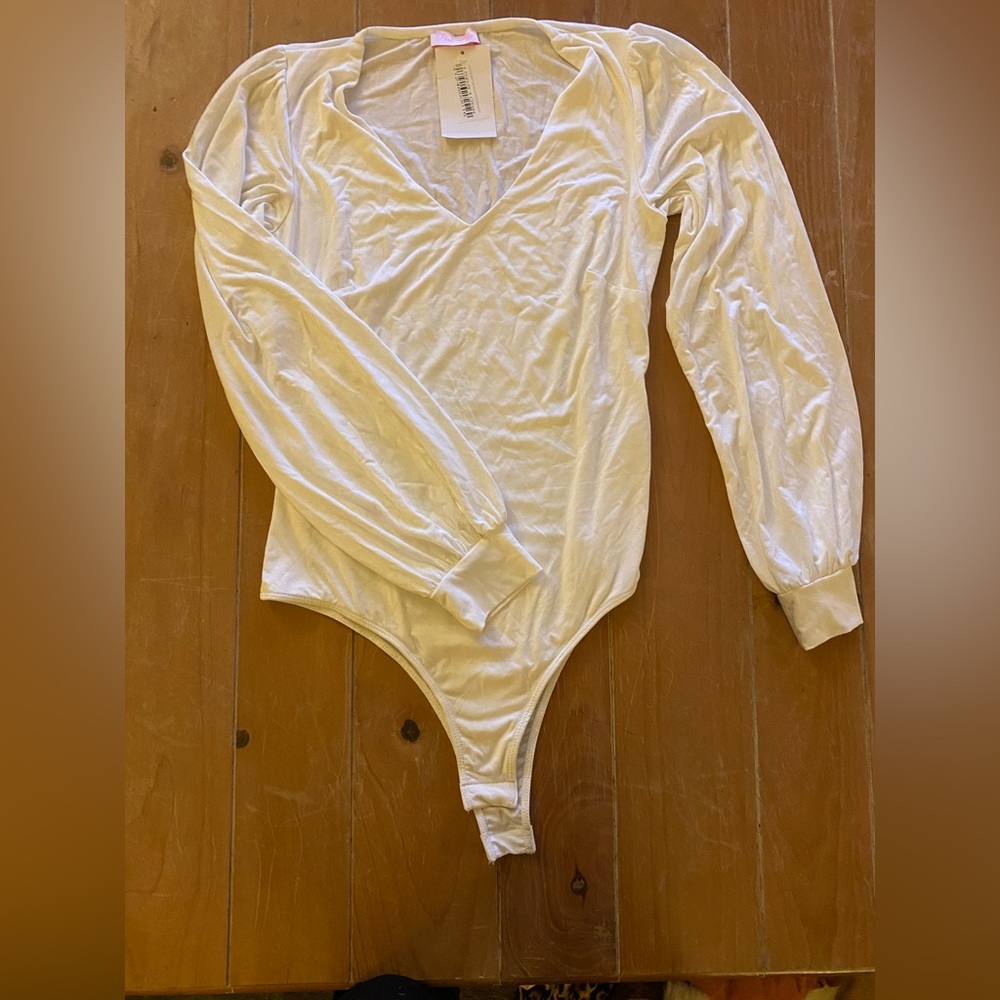 Pink Lily, v-neck, ivory body suit - Large. NWT